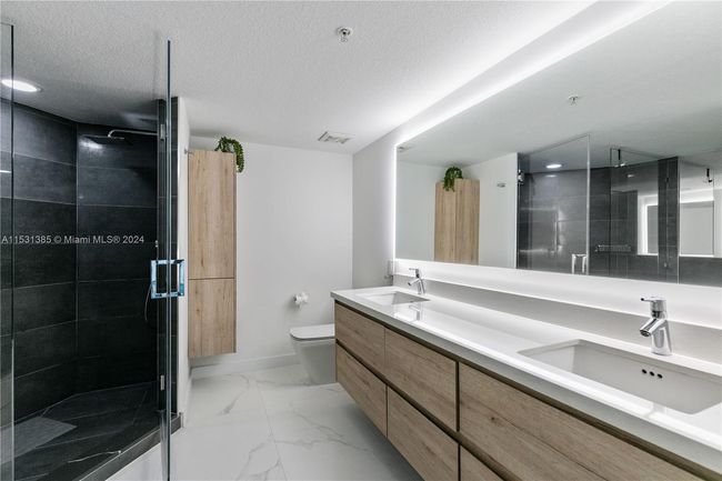 APT-1601 - 1800 N Bayshore Dr, Condo with 3 bedrooms, 3 bathrooms and null parking in Miami FL | Image 22