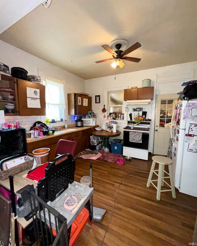 2124 S Walnut St, Home with 3 bedrooms, 1 bathrooms and null parking in Muncie IN | Image 5