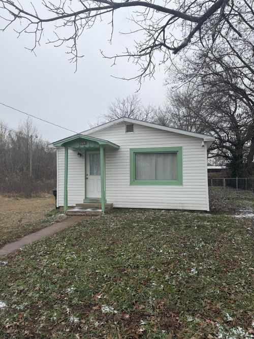 225 Morgan Ave, Aurora, MO, 65605-1239 | Card Image