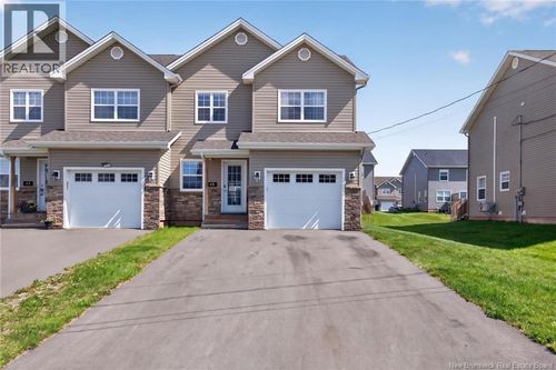 45 Bastarache St, Home with 4 bedrooms, 4 bathrooms and null parking in Dieppe NB | Card Image