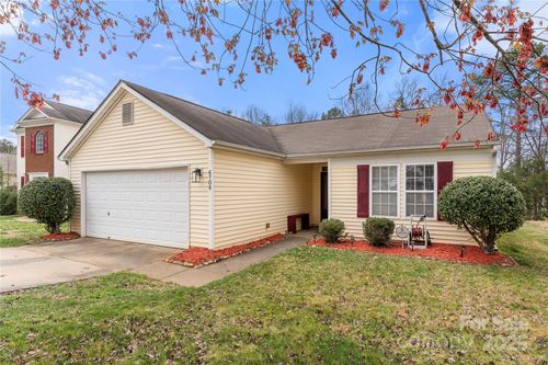 6708 Burning Oak Ln, Charlotte, NC, 28216-8881 | Card Image