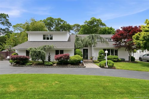 16 Wildwood Ct, East Islip, NY, 11730-3010 | Card Image