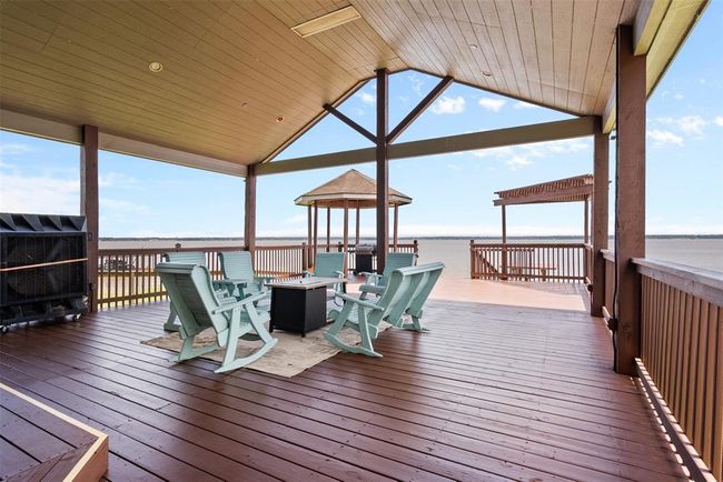 271 Key Largo Loop, House other with 3 bedrooms, 2 bathrooms and 3 parking in Pointblank TX | Image 8