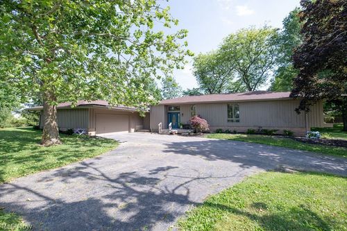 831 Brandon Cir, Aurora, OH, 44202-8411 | Card Image