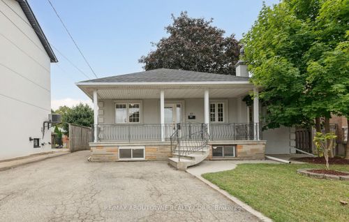 37 Brome Rd, North York, ON, M6L1T5 | Card Image