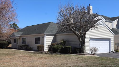 202 Gothic Cir, Manorville, NY, 11949-2622 | Card Image