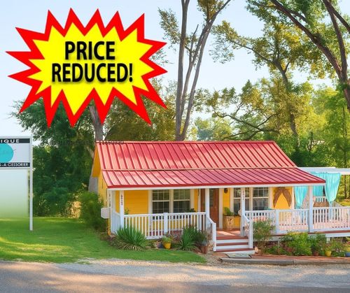 402 E College St, Canton, TX, 75103-3313 | Card Image