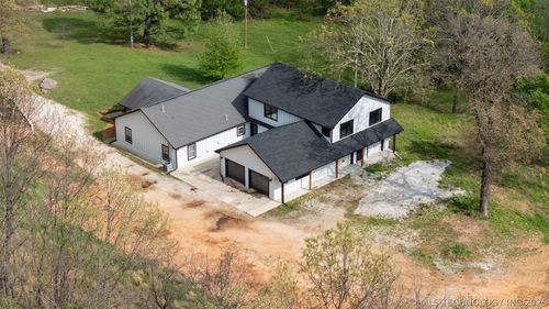 69999 E 152 Rd, Wyandotte, OK, 74370-2224 | Card Image