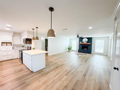 56 Greentree Ln, Panorama Village, TX, 77304-1161 | Card Image