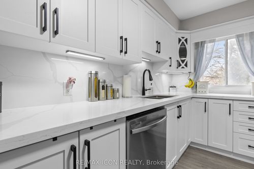 210-30 Hugo Cres, Kitchener, ON, N2M3Z2 | Card Image