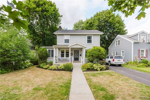 424 Paddock St, Watertown, NY, 13601-3945 | Card Image