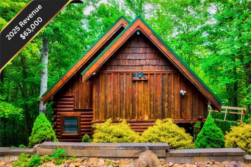 3049 Brothers Way, Sevierville, TN, 37862-7801 | Card Image