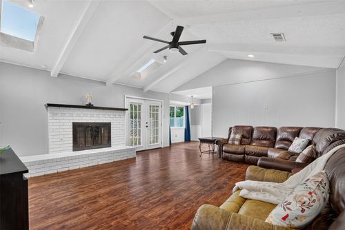 5016 Saint Lawrence Rd, Fort Worth, TX, 76103-1337 | Card Image