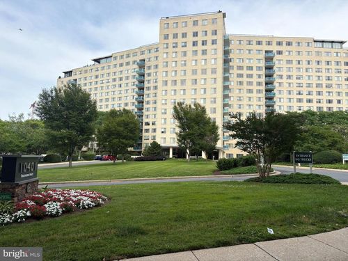 817-10401 Grosvenor Place, ROCKVILLE, MD, 20852 | Card Image