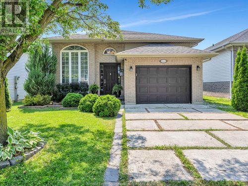 2535 Luxury Ave, Windsor, ON, N8P1S8 | Card Image