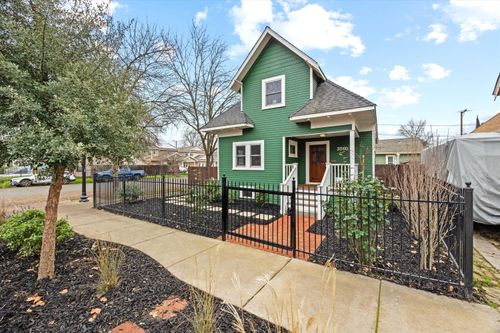 3560 1st Ave, Sacramento, CA, 95817-2017 | Card Image