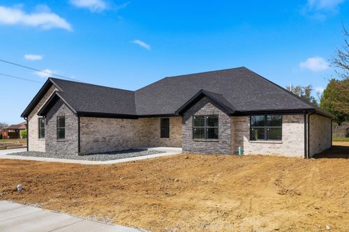 213 Delancey St, Berea, KY, 40403-1067 | Card Image