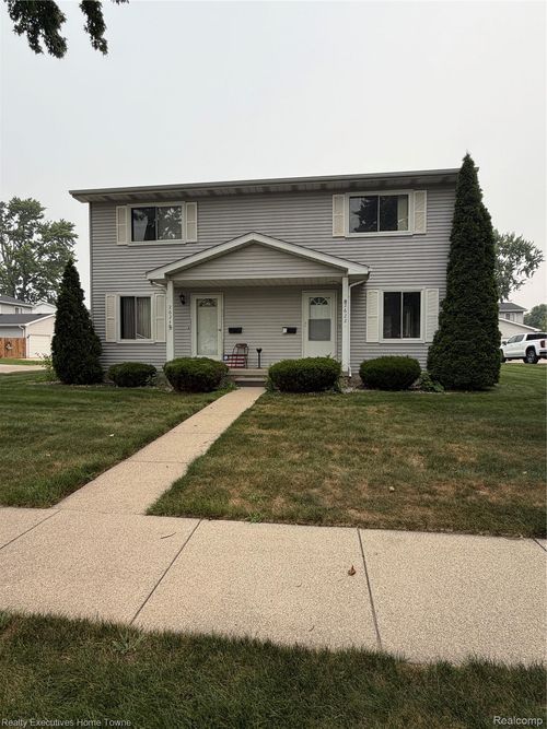 2622 Maple St, Port Huron, MI, 48060-8522 | Card Image
