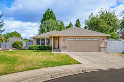 1330 Franklin Court, Medford, OR, 97501 | Card Image