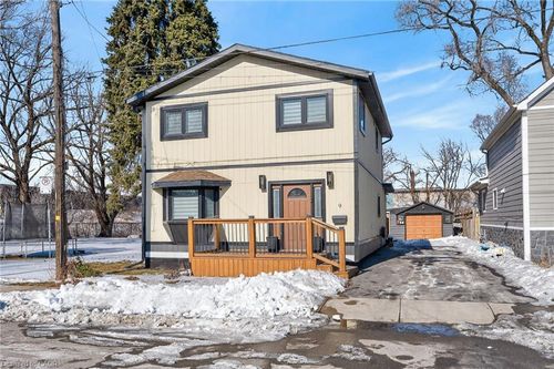 9 Bayside Ave, Hamilton, ON, L8H7B3 | Card Image