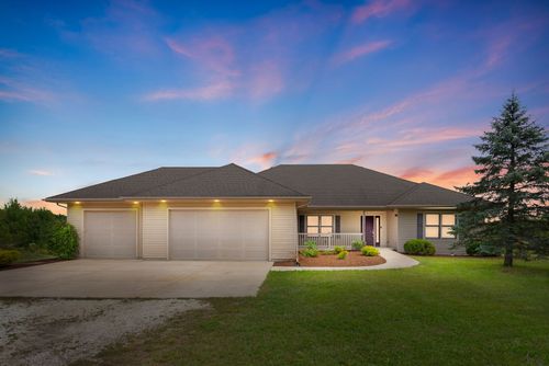 2745 S Hieland Rd, Saint Anne, IL, 60964-5642 | Card Image