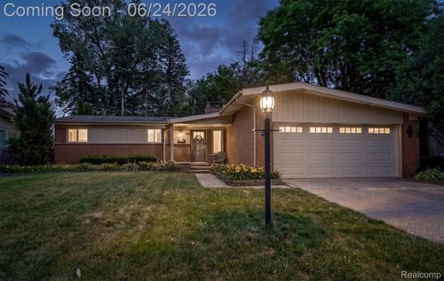 14196 Loveland St, Livonia, MI, 48154-4120 | Card Image