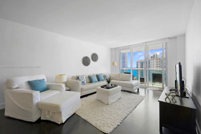 1414 - 19380 Collins Ave, Condo with 1 bedrooms, 1 bathrooms and null parking in Sunny Isles Beach FL | Image 3