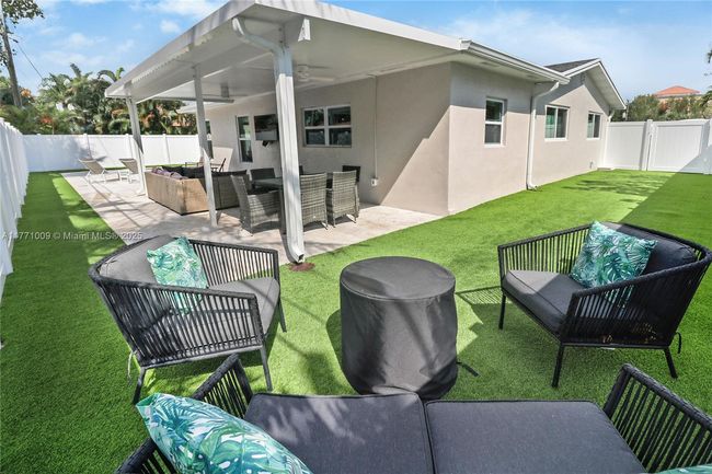 1990 Ne 35 Th St, House other with 3 bedrooms, 2 bathrooms and null parking in Lighthouse Point FL | Image 26