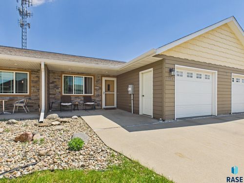 2204 S Mary Beth Ave, Sioux Falls, SD, 57106-4842 | Card Image