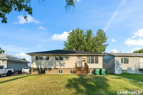 410 P Avenue N, Saskatoon, SK, S7L2V9 | Card Image