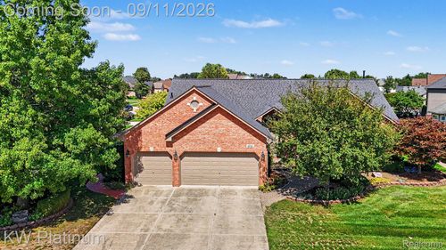 19741 Mount Vernon Dr, Macomb, MI, 48044-5925 | Card Image