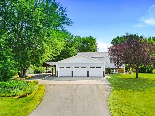902 76th Avenue S, Fargo, ND, 58104 | Card Image