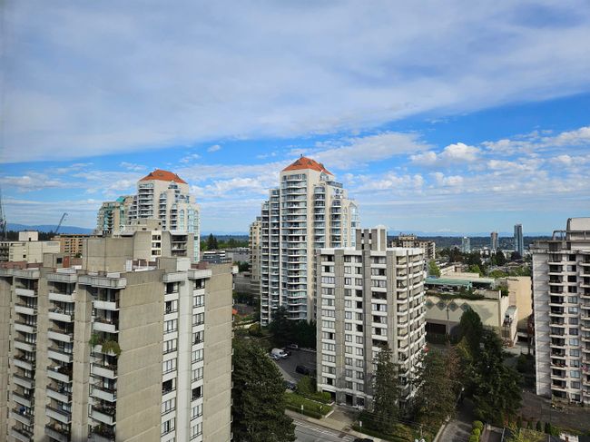 1705 - 740 Hamilton Street, Condo with 2 bedrooms, 1 bathrooms and 1 parking in New Westminster BC | Image 3