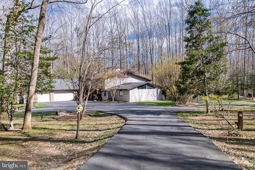 8305 Pinyon Pine Ct, FAIRFAX STATION, VA, 22039-2401 | Card Image
