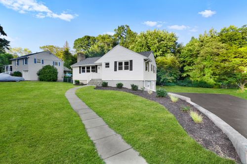 8 Lloyd Rd, Norwalk, CT, 06850-1908 | Card Image