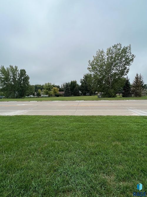 305 E Sd Highway 38, Hartford, SD, 57033 | Card Image