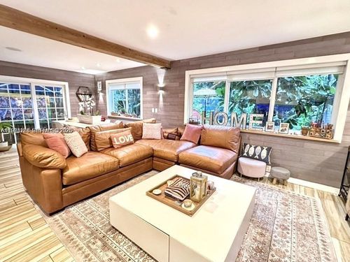 townhouse-1115 Meridian Ave, Miami Beach, FL, 33139-4524 | Card Image