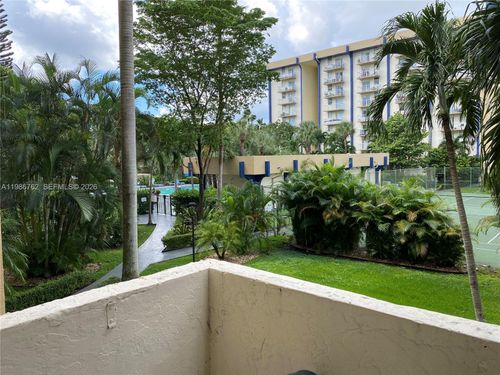 apt-215e-4550 Nw 9th St, Miami, FL, 33126-2383 | Card Image