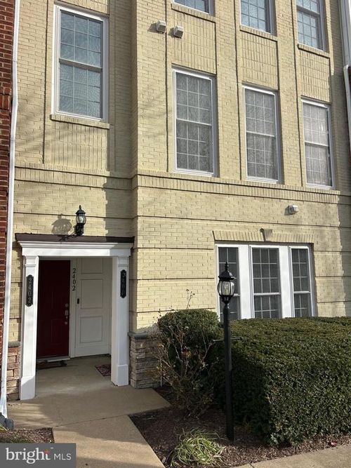 2400 Brookmoor Ln, WOODBRIDGE, VA, 22191-4031 | Card Image