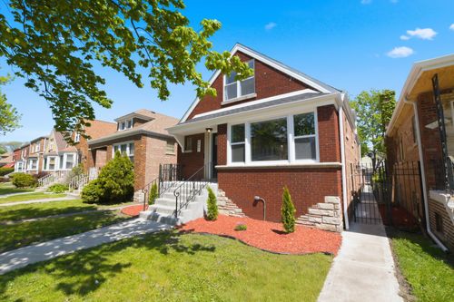 8641 S Kingston Ave, CHICAGO, IL, 60617-2440 | Card Image