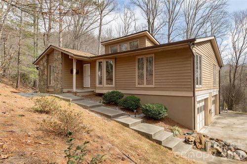 100 Ridgeview Dr, Hendersonville, NC, 28792-9256 | Card Image