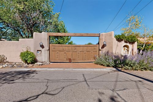 a-230 Irvine St, Santa Fe, NM, 87501-3532 | Card Image