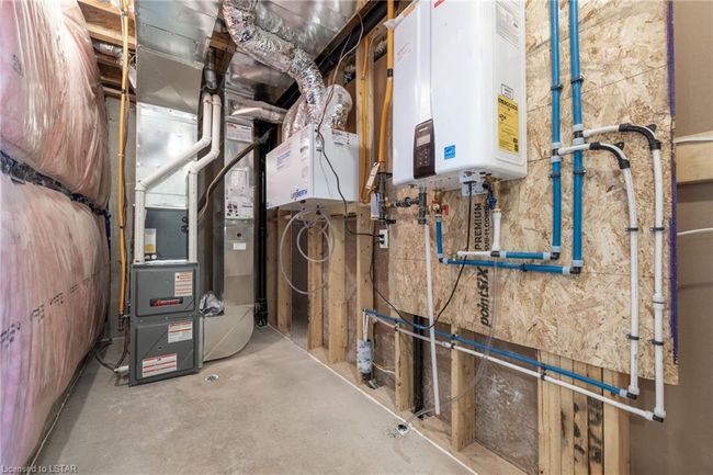 6477 Royal Magnolia Ave, House other with 3 bedrooms, 2 bathrooms and 2 parking in London ON | Image 35