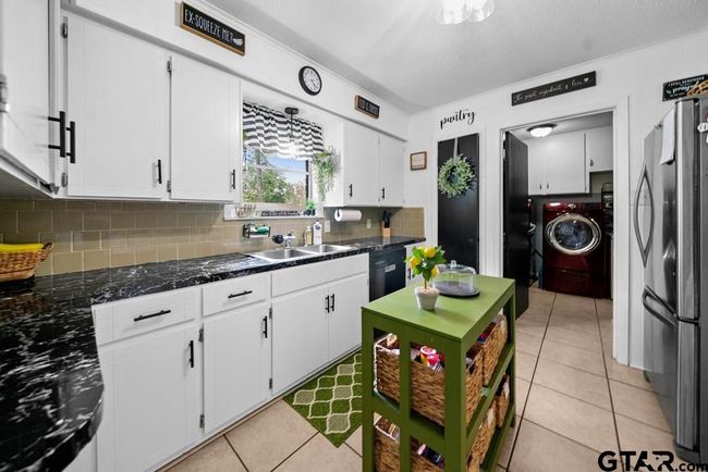 1114 E Neches St, House other with 3 bedrooms, 2 bathrooms and null parking in Palestine TX | Image 14