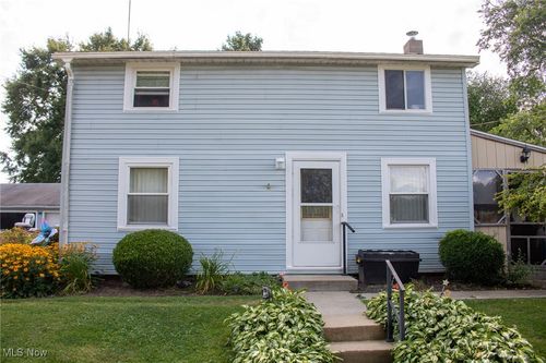 424 7th Ave Nw, Beach City, OH, 44608-9303 | Card Image