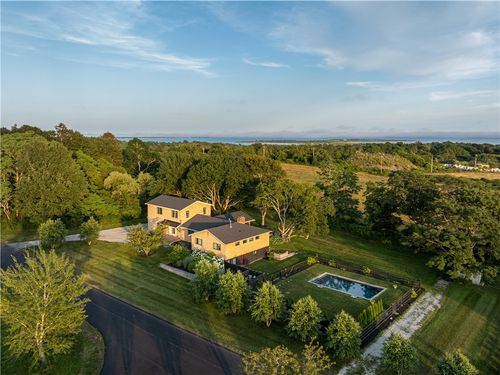 16 Sachuest Dr, Middletown, RI, 02842-5749 | Card Image