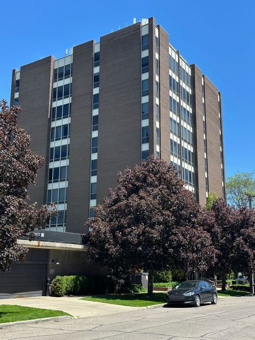 apt-401-20 Chestnut St, Wyandotte, MI, 48192-5245 | Card Image