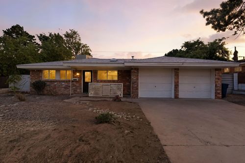8221 Connecticut St Ne, Albuquerque, NM, 87110-2407 | Card Image
