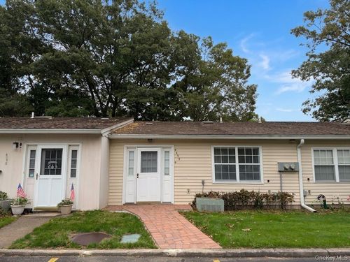 d-405 Woodbridge Dr, Ridge, NY, 11961-1148 | Card Image