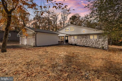 17 W Delaware Trl, MEDFORD, NJ, 08055-8951 | Card Image